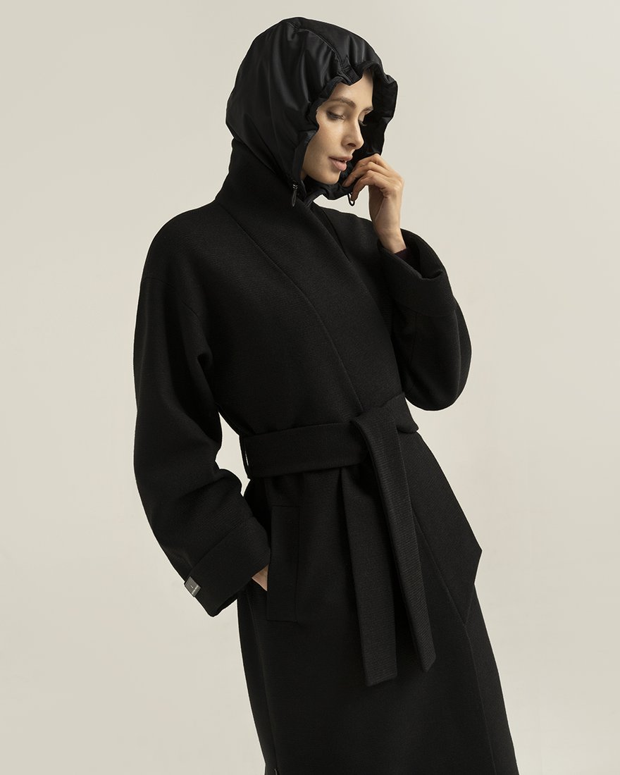 Пальто-кимоно черного цвета со съемным капюшоном www.EkaterinaSmolina.ru