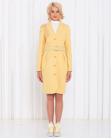 Пальто лимонного цвета с вологодским кружевом