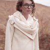 Пальто молочного цвета с капюшоном
