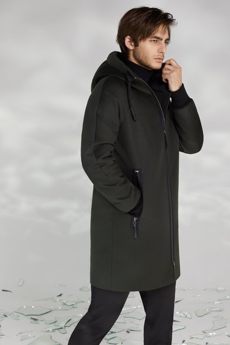 Пальто классическое оливкового цвета с глубоким капюшоном