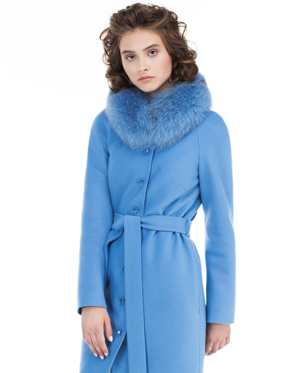 Пальто нежно-голубого цвета с фестонами