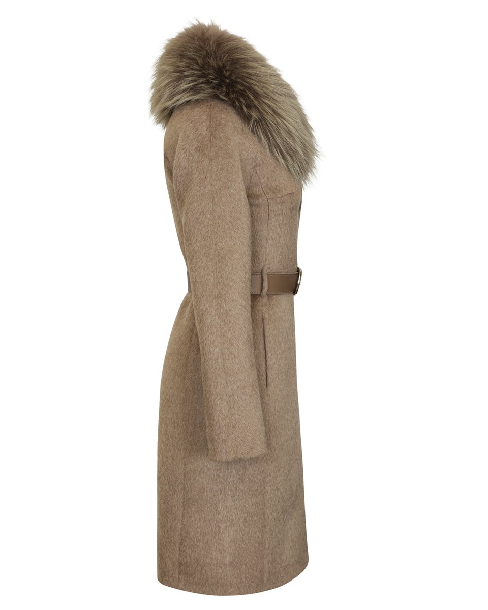 Зимнее пальто приталенного силуэта с кожаным ремнем, бежевого цвета