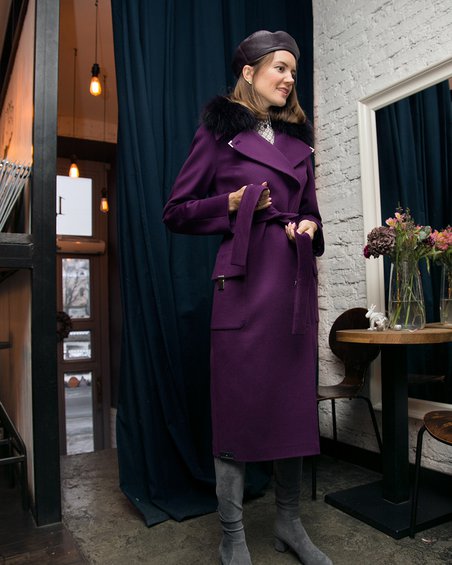 Пальто классическое сиреневого цвета с накладными карманами