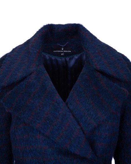 Зимнее пальто темно-синего цвета в полоску