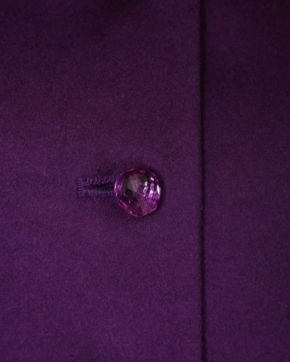 Пальто фиолетового цвета с юбкой плиссе