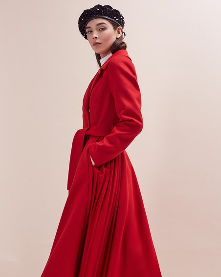 Пальто классическое ярко-красного цвета с карманами в боковых швах