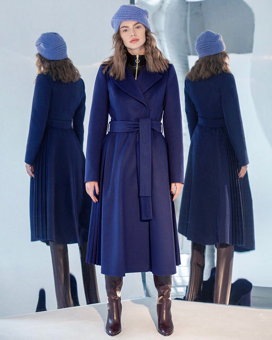 Зимнее пальто темно-синего цвета с плиссированными вставками www.EkaterinaSmolina.ru