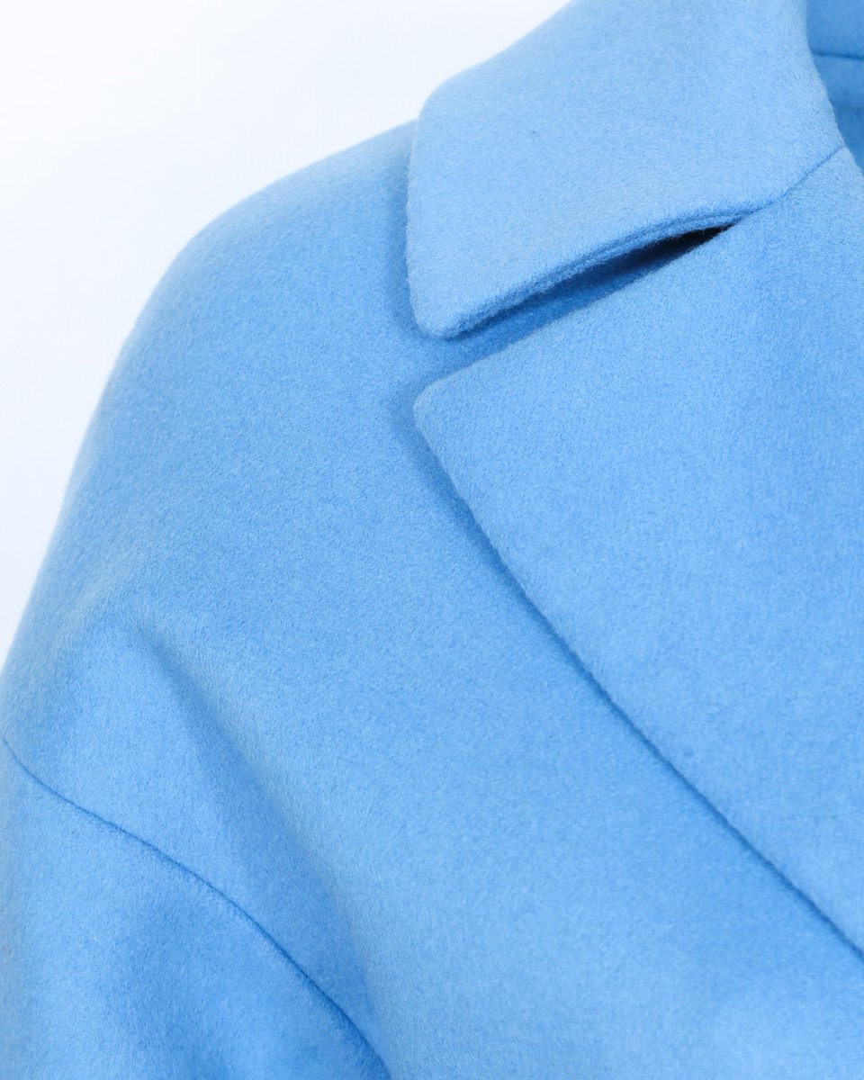 Пальто с фестонами небесно-голубого цвета