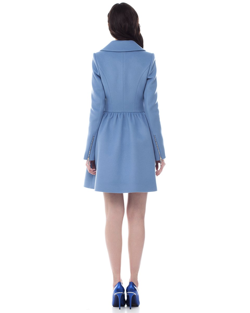Пальто с пышной юбкой и асимметричной застежкой, голубого цвета