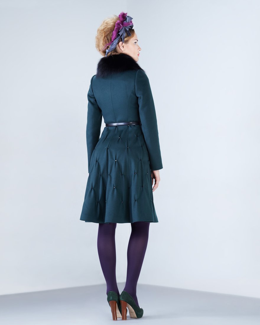 Пальто с широкой юбкой, декорированной бусинами. www.EkaterinaSmolina.ru