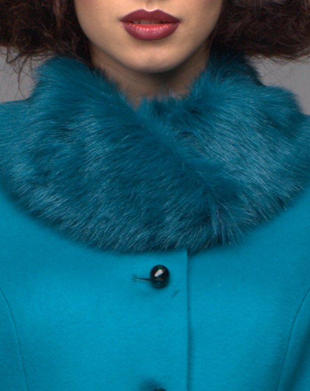 Зимнее пальто из шерстяной ткани с юбкой и воротником из искусственного меха