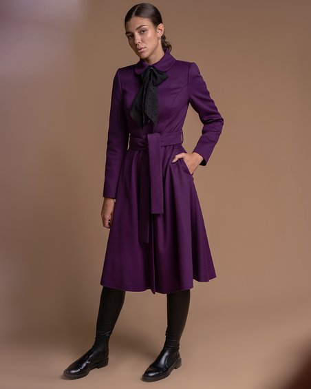 Пальто классическое лавандового цвета с мехом