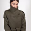 Зимнее пальто цвета хаки с воротником-стойкой и накладными карманами