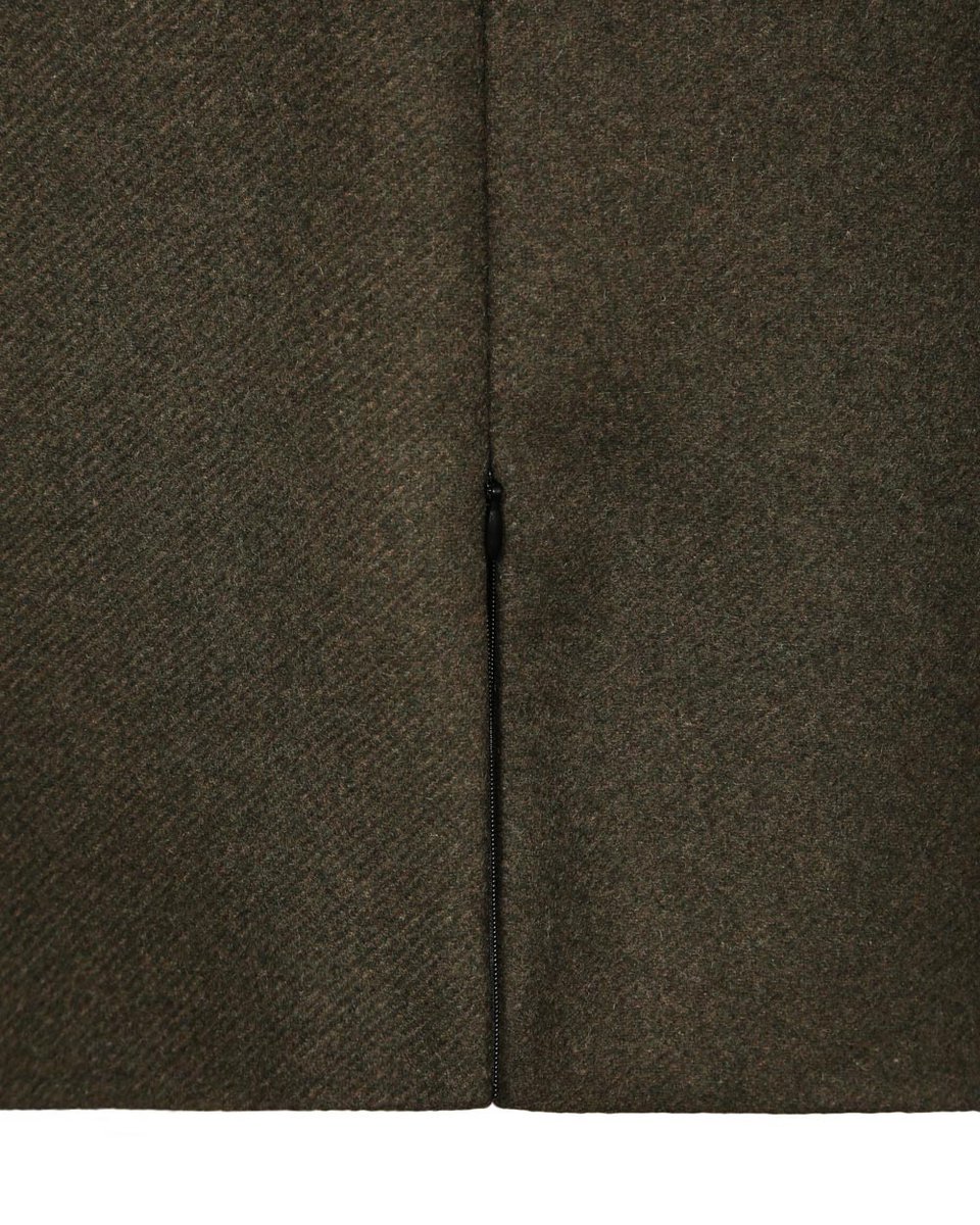 Зимнее пальто цвета хаки с воротником-стойкой и накладными карманами