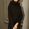 Пальто в спортивном стиле из драпа с прозрачными вставками, черного цвета