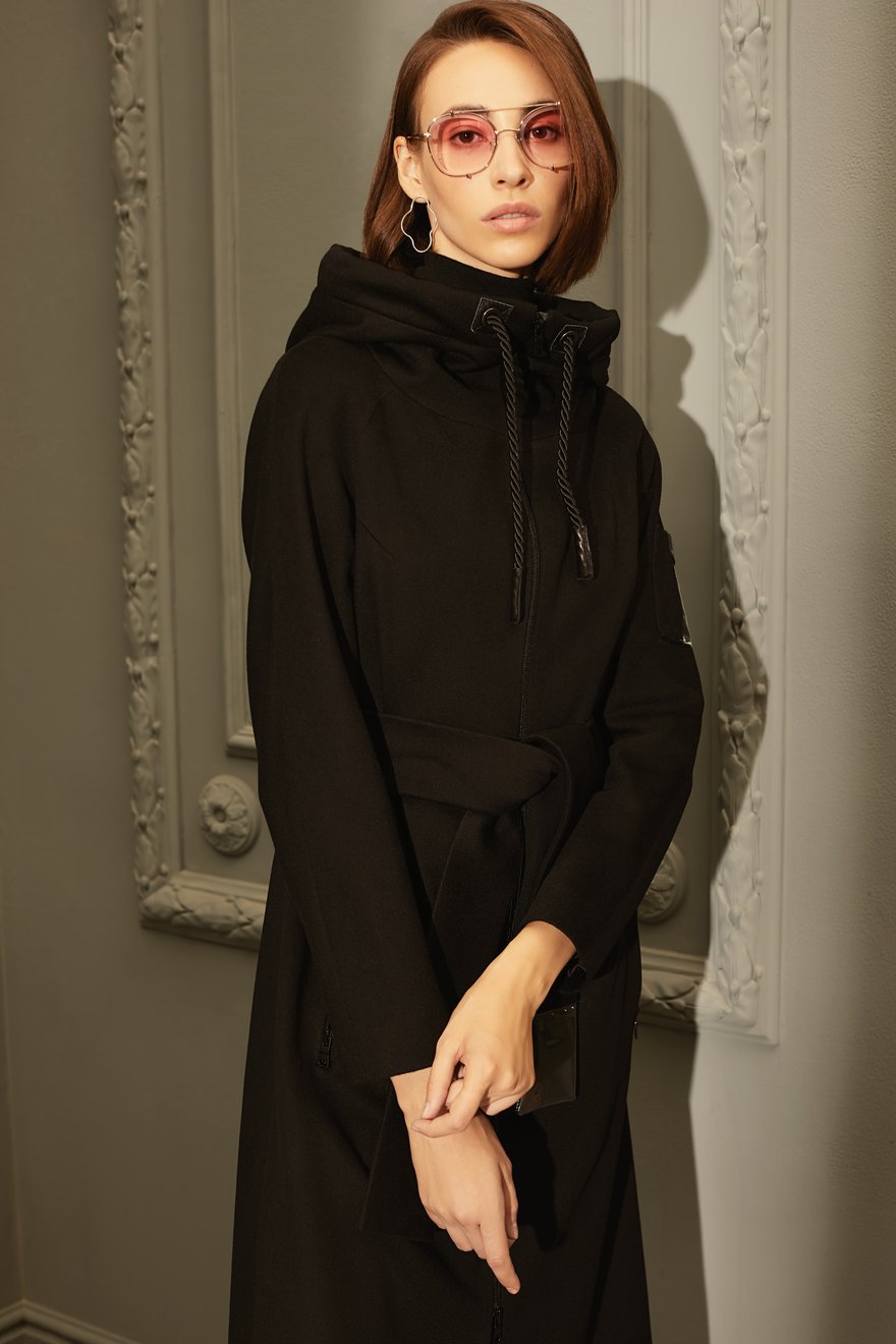 Пальто в спортивном стиле из драпа с прозрачными вставками, черного цвета www.EkaterinaSmolina.ru
