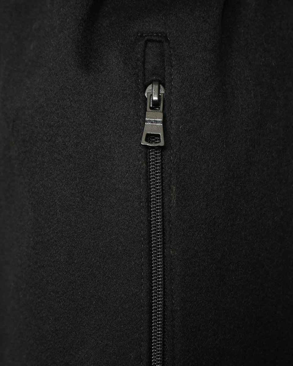 Пальто в спортивном стиле из драпа с прозрачными вставками, черного цвета