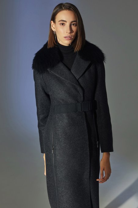 Пальто двубортное бирюво-коричневого цвета с рукавом длиной до запястья