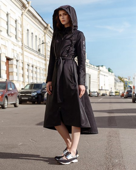 Плащ с капюшоном длины макси черного цвета с прозрачными вставками www.EkaterinaSmolina.ru