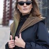 Плащ с золотистой подкладкой черного цвета