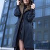 Плащ с золотистой подкладкой черного цвета