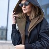 Плащ с золотистой подкладкой черного цвета