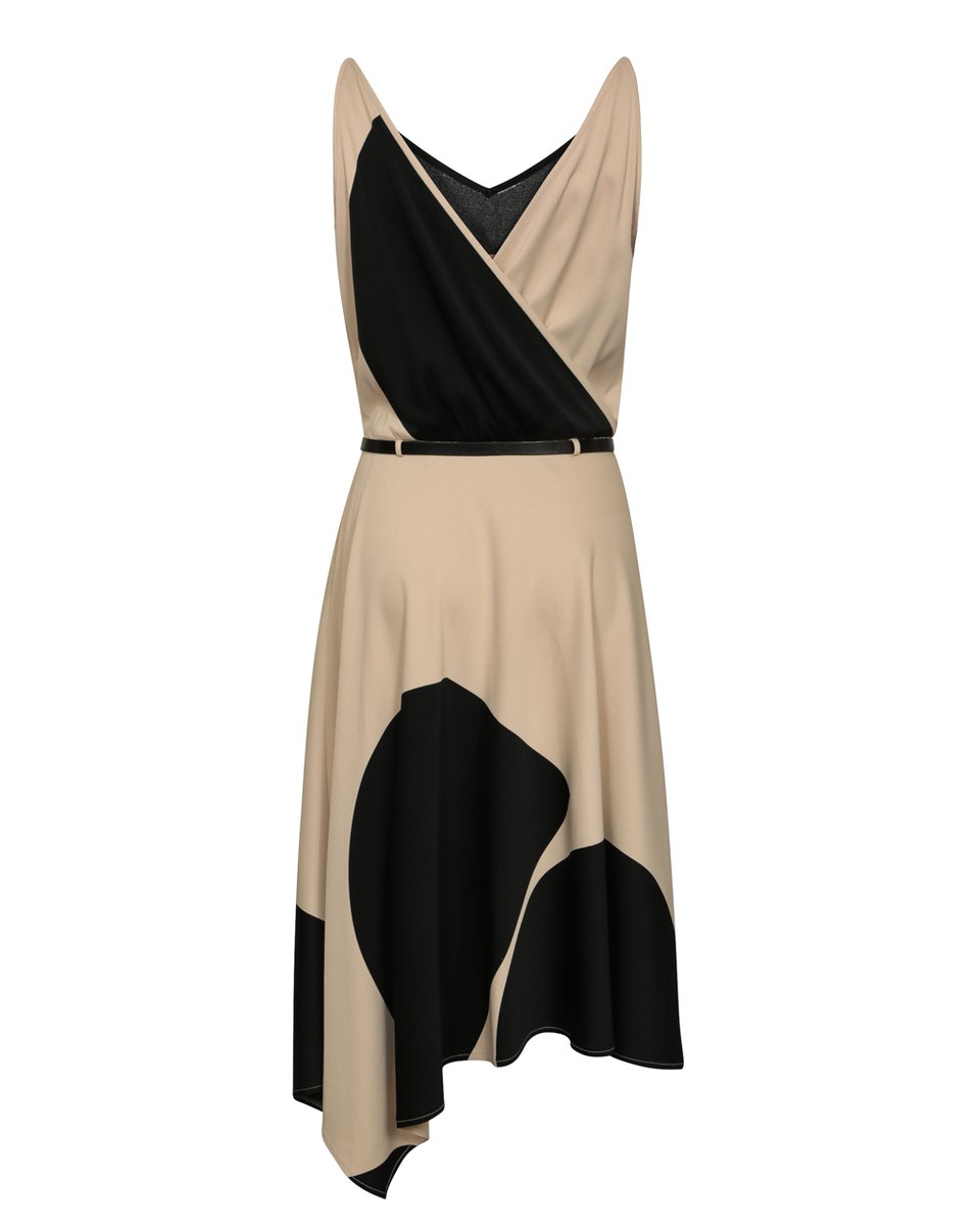 Платье бежевого цвета с расклешенной асимметричной юбкой