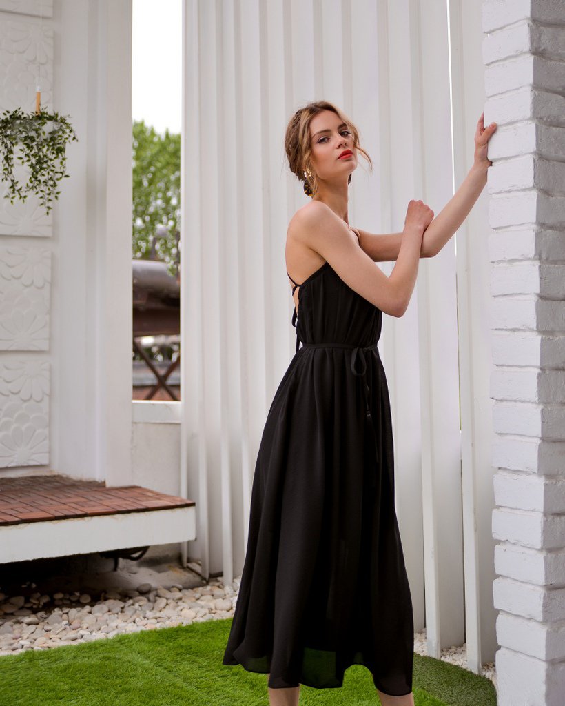 Платье черного цвета на бретелях с открытой спиной www.EkaterinaSmolina.ru
