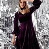 Бархатное платье с завышенной линией талии и юбкой гофре