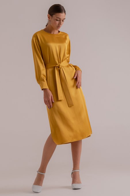 Платье базовое желтого цвета с втачным рукавом
