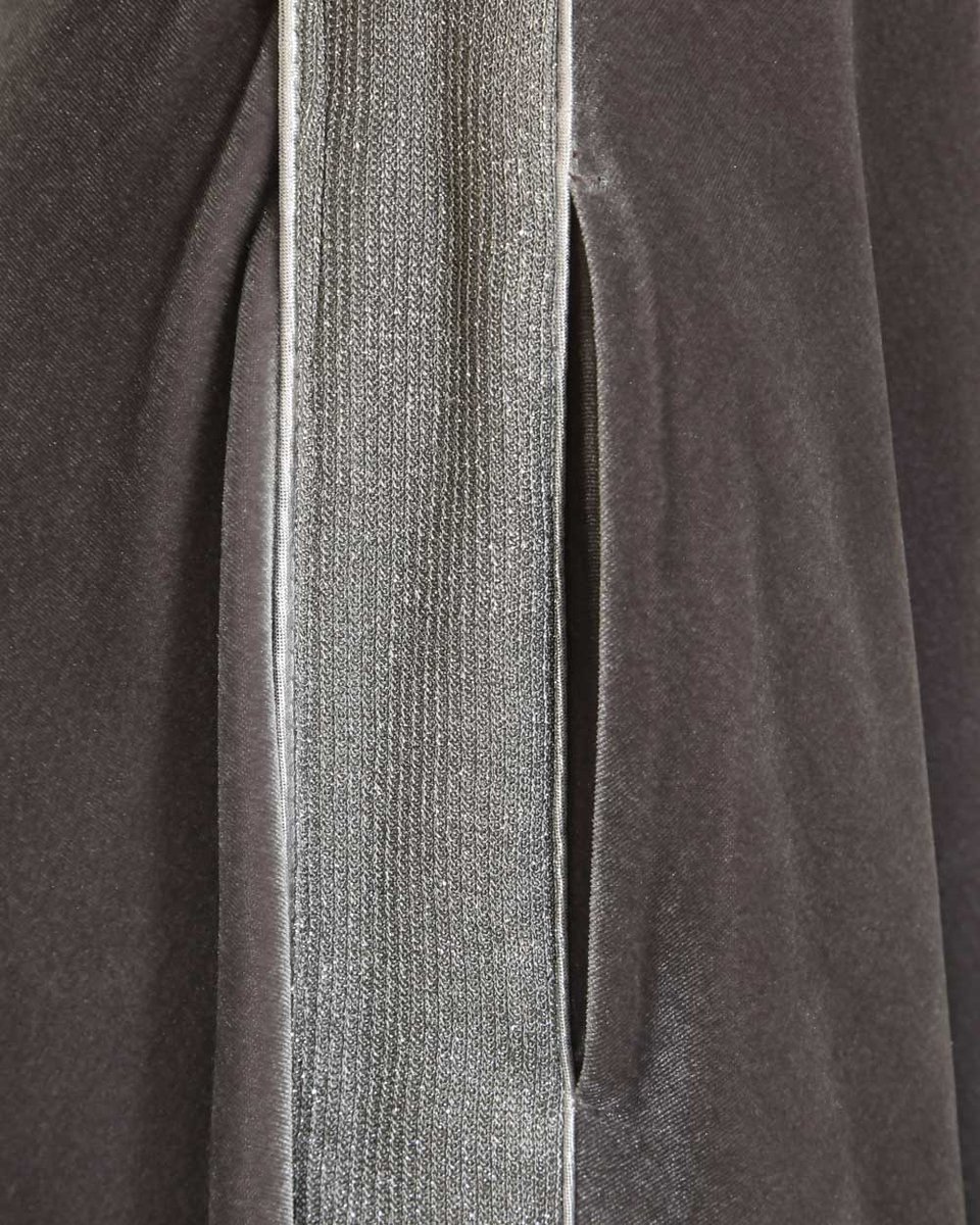 Платье из бархата серого цвета
