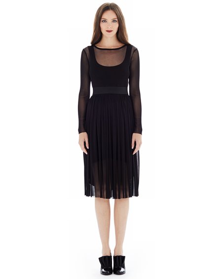 Платье из легкой сетчатой ткани, черного цвета