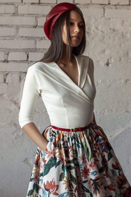 Платье базовое из коллекции весна белого цвета