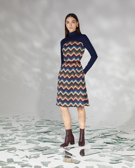 Платье комбинированное темно-синее с принтом "зигзаг"
