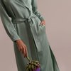 Атласное платье на запах мятного цвета