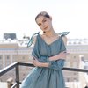 Платье цвета бирюзы с фигурными вырезами