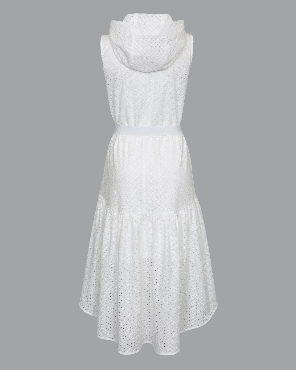 Платье с шитьем белого цвета