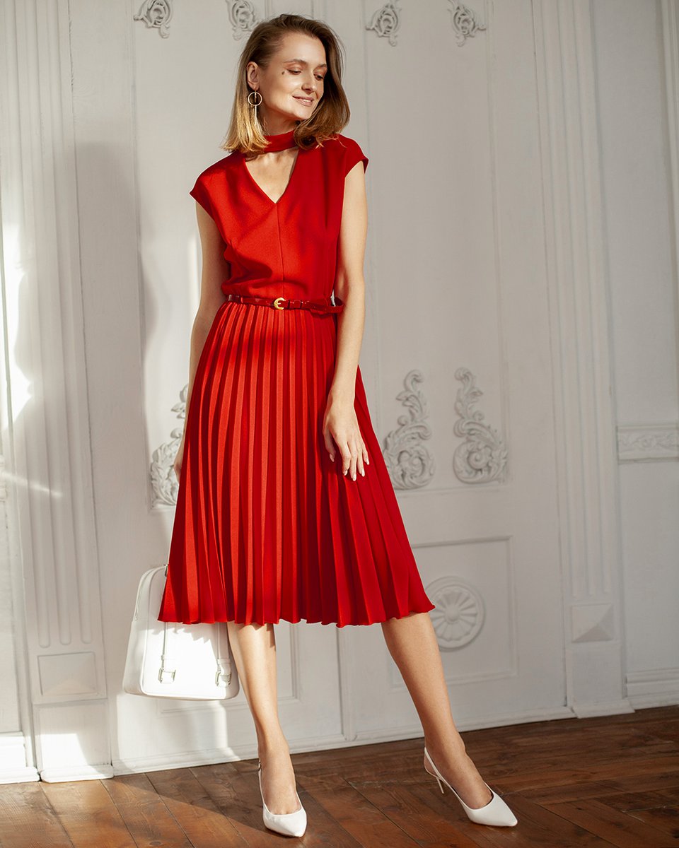 Платье с юбкой гофре, красного цвета