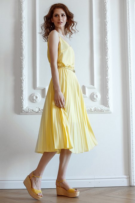Платье с юбкой-гофре, желтого цвета