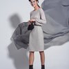 Платье серебристого цвета с пышными рукавами