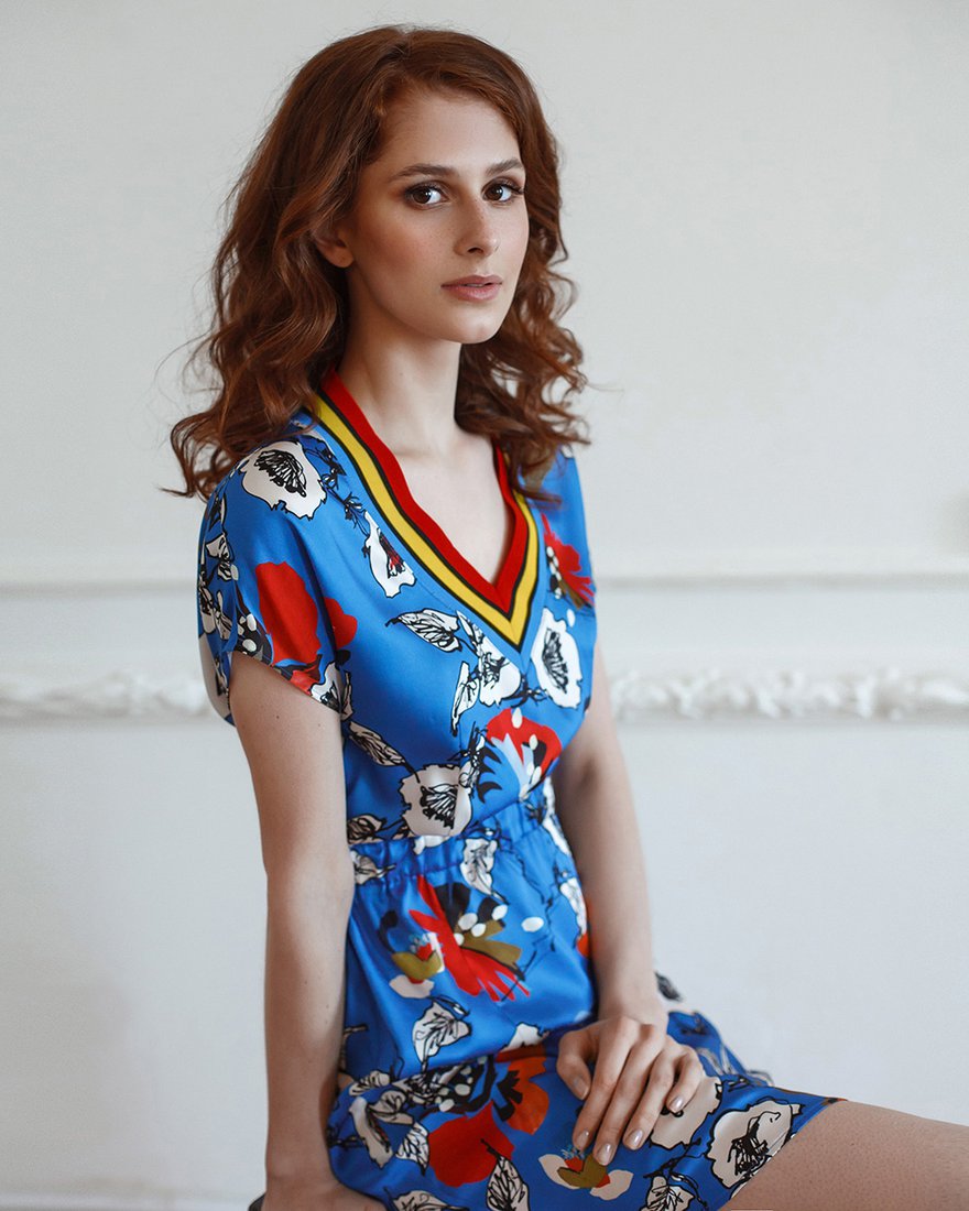 Платье синего цвета с цветочным принтом www.EkaterinaSmolina.ru