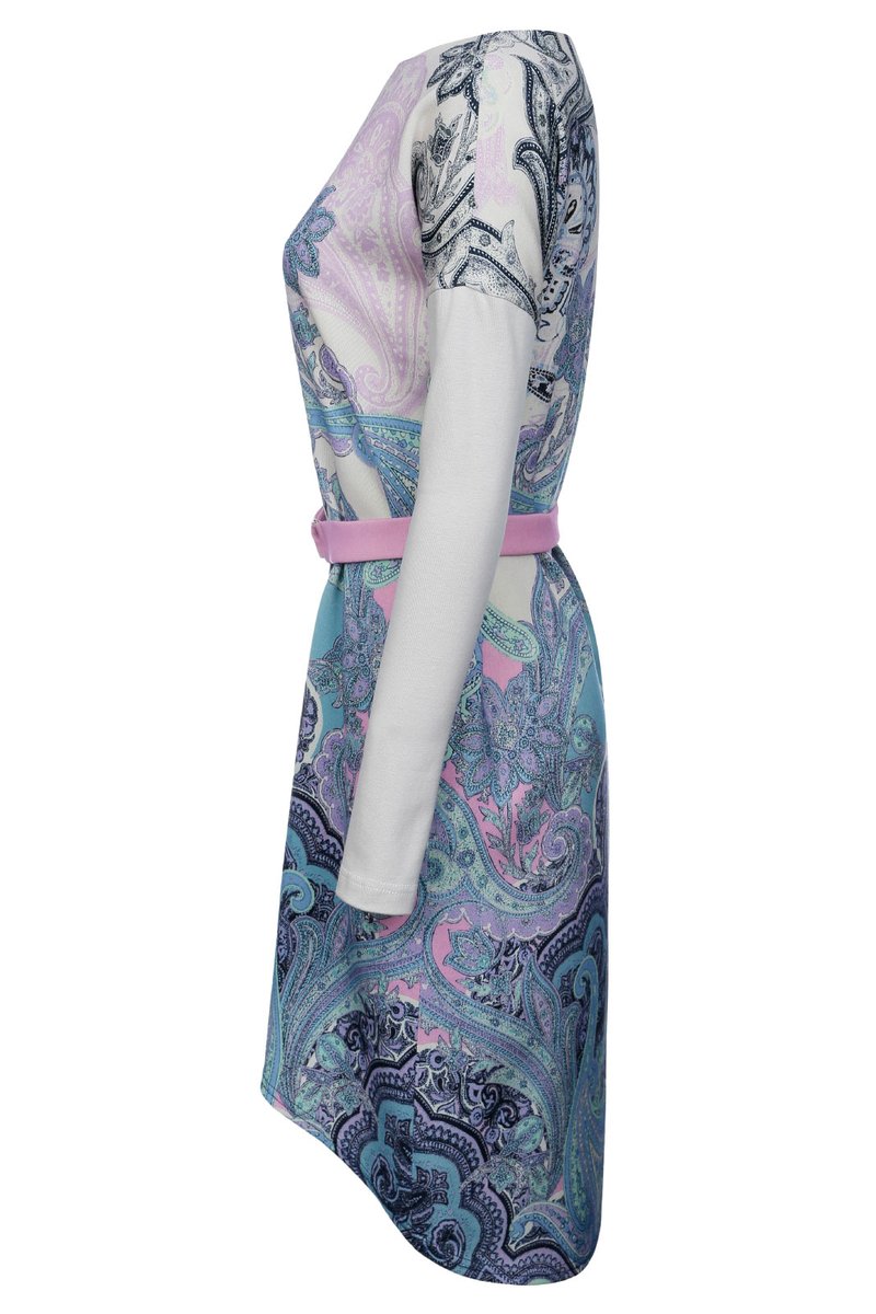 Платье из трикотажа с авторским принтом, с поясом