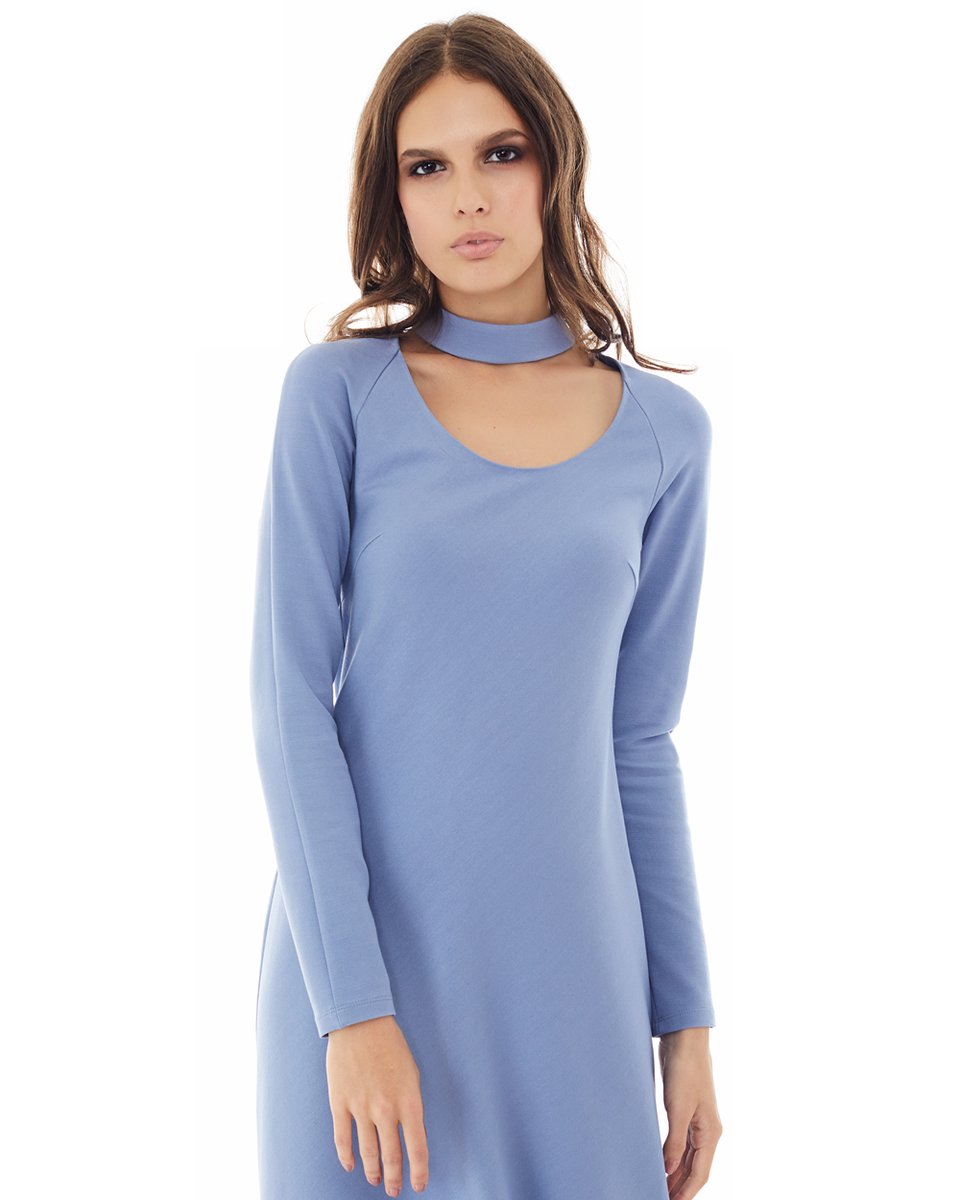 Трикотажное платье голубого цвета длины миди