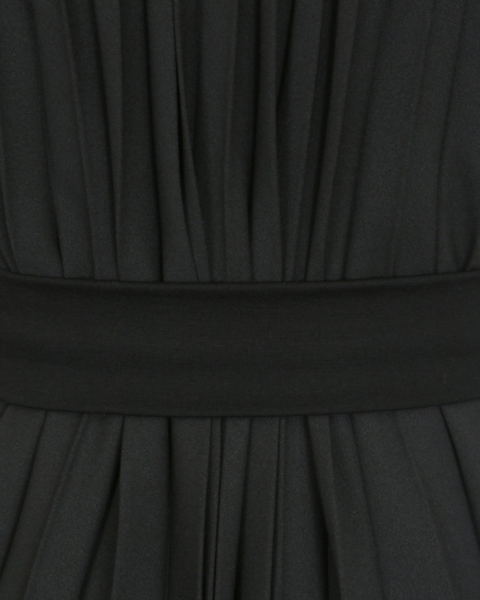 Черное трикотажное платье с драпировкой из шифона