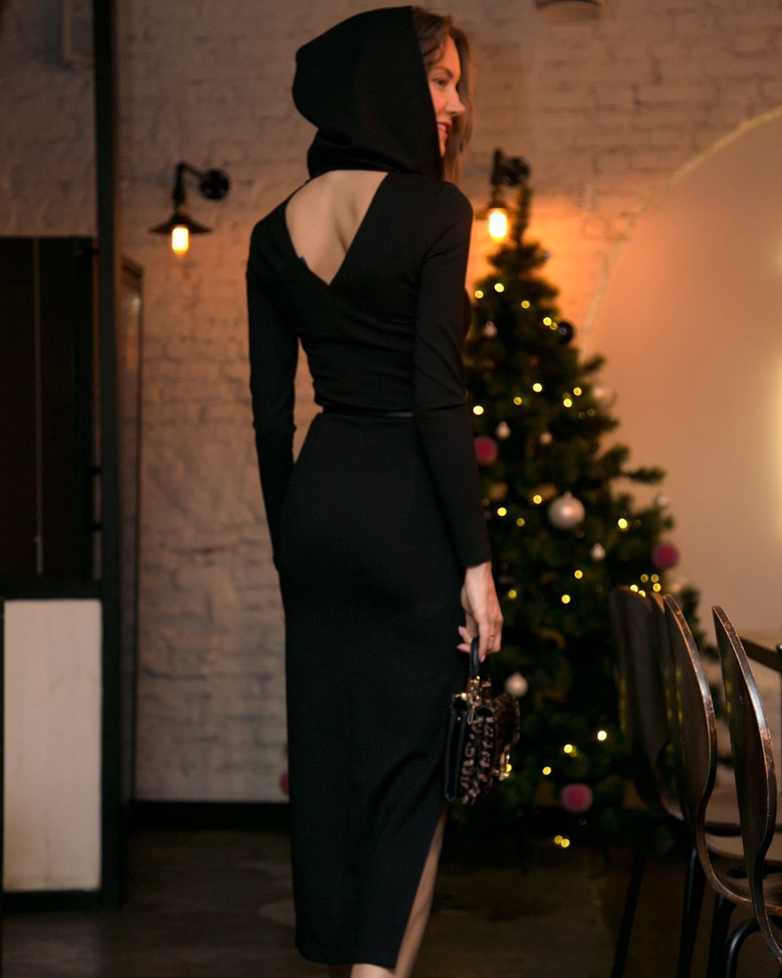 Платье трикотажное с капюшоном и вырезом на спине www.EkaterinaSmolina.ru