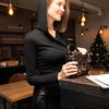 Платье трикотажное с капюшоном и вырезом на спине