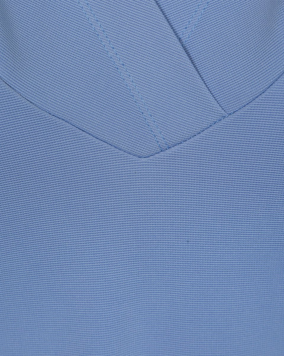 Платье макси с капюшоном и юбкой-гофре небесно-голубого цвета