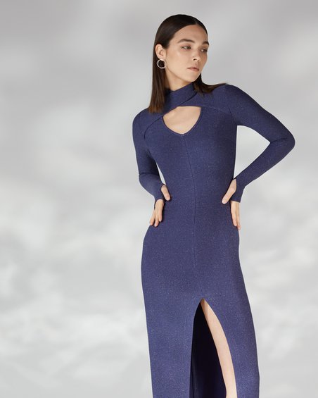 Платье сапфирового цвета с X-образным воротником стойкой