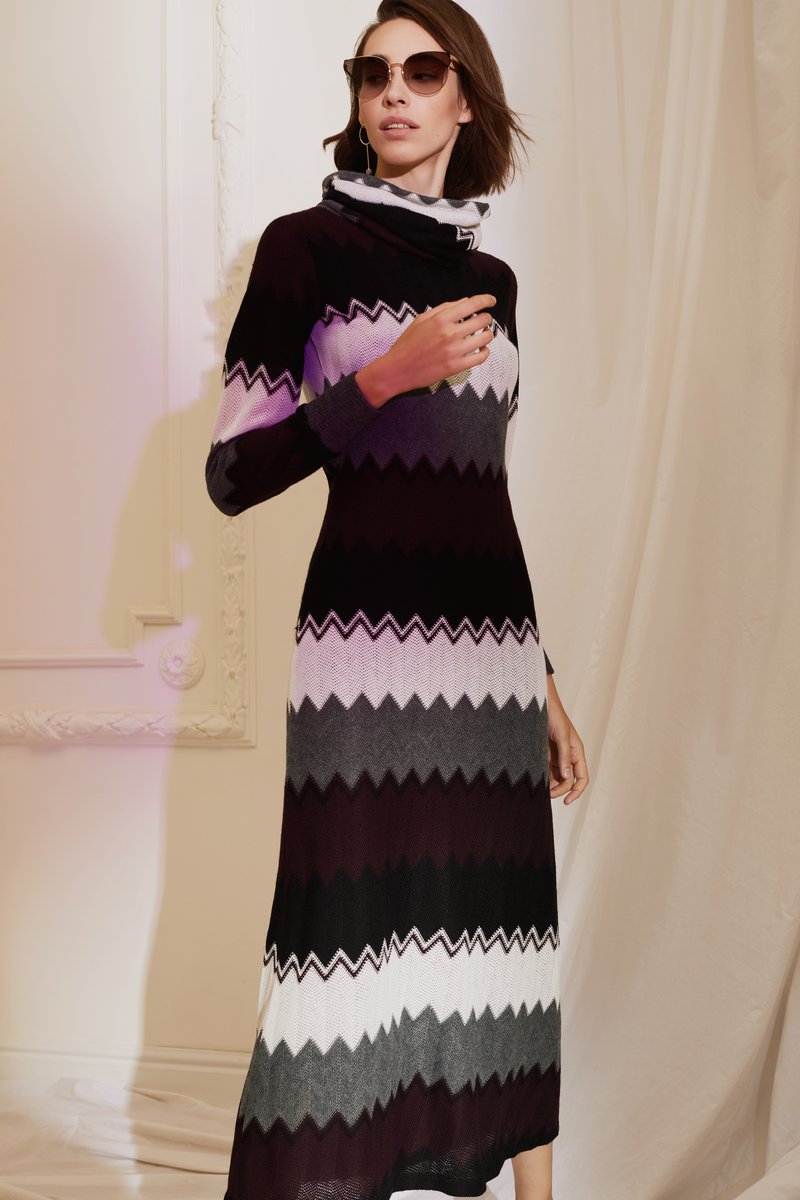 Платье вязаное с узором зигзаг