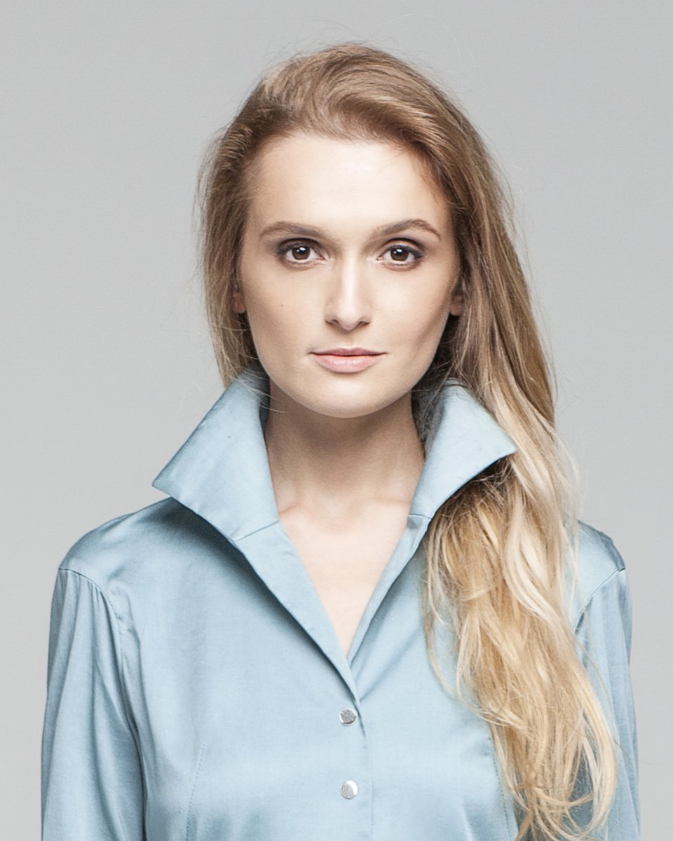 Приталенная блуза бирюзово-синего цвета